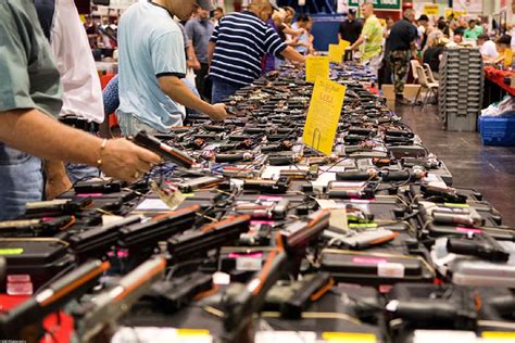gun show .